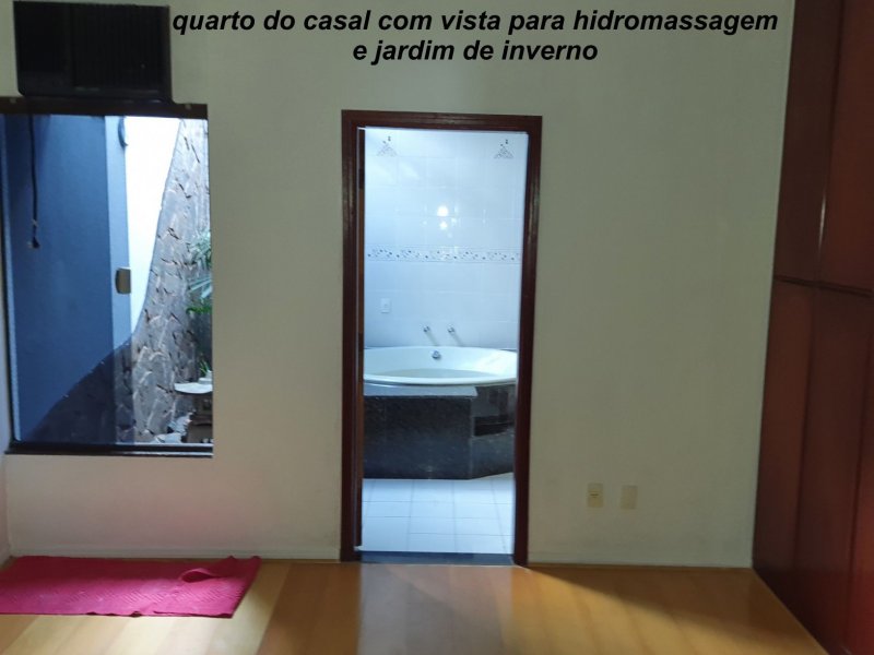 Casa à venda Califórnia com 270m² e 4 quartos por R$ 445.000 - 1122395979-quarto-do-casal-com-vista-para-hidromassagem.jpg