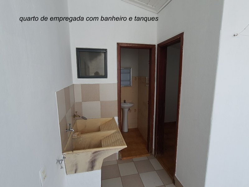Casa à venda Califórnia com 270m² e 4 quartos por R$ 445.000 - 1205243546-quarto-de-empregada-com-banheiro-e-tanques.jpg