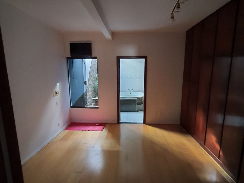 Casa à venda Califórnia com 270m² e 4 quartos por R$ 445.000 - 1338072814-quarto-do-casal-com-visao-ampla-do.jpg