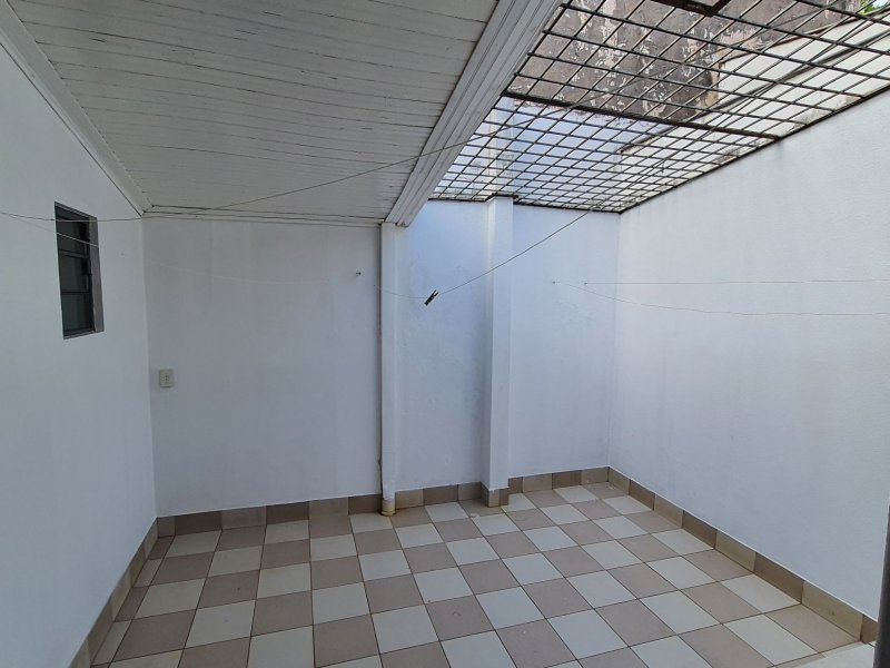 Casa à venda Califórnia com 270m² e 4 quartos por R$ 445.000 - 1348906651-espaco-para-estender-roupas.jpg