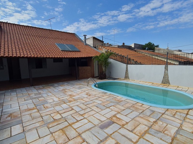 Casa à venda Califórnia com 270m² e 4 quartos por R$ 445.000 - 672415130-piscina.jpg