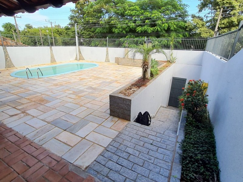 Casa à venda Califórnia com 270m² e 4 quartos por R$ 445.000 - 819999126-vista-da-piscina-plantas-e-entrada.jpg