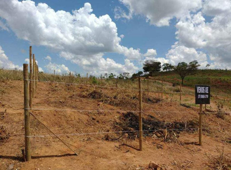 Terreno à venda Centro com 180m² e 1 quarto por R$ 10 - 1938970214-img-20220504-wa0135.jpg