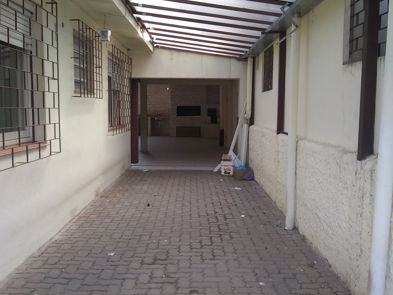 Casa à venda Liberdade com 350m² e 4 quartos por R$ 680.000 - 2012397464-garagem.jpg