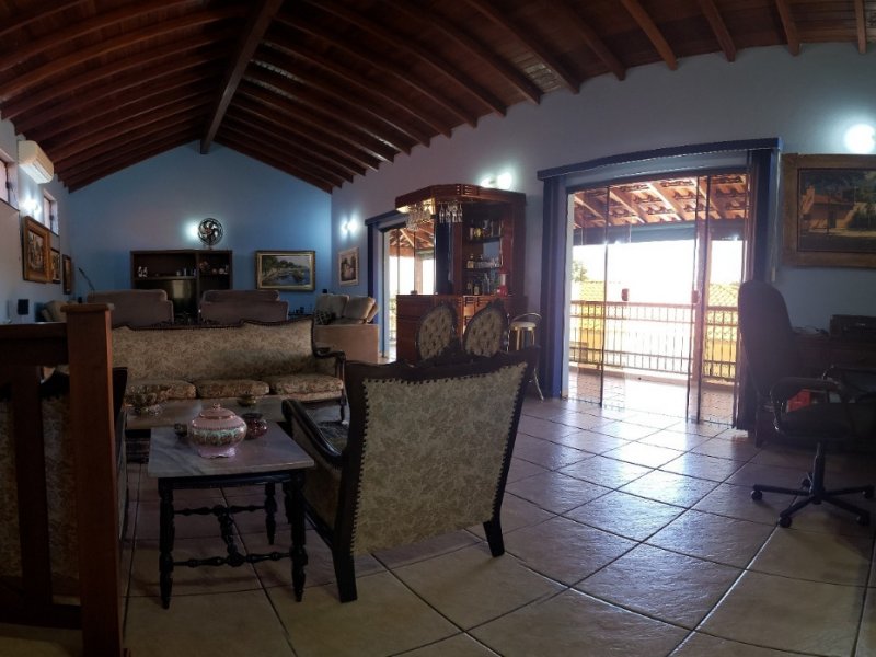 Casa à venda Jardim Civitas com 500m² e 5 quartos por R$ 2.500.000 - 1748770506-sala-porta-para-area.jpg