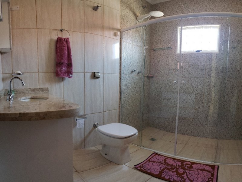 Casa à venda Jardim Civitas com 500m² e 5 quartos por R$ 2.500.000 - 392346516-banho-casa-hospedes.jpg