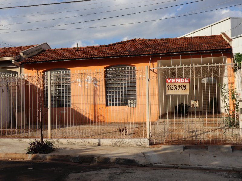 Casa à venda Vila Furlan com 250m² e 3 quartos por R$ 260.000 - 1509939999-img-5093.JPG
