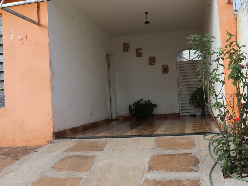 Casa à venda Vila Furlan com 250m² e 3 quartos por R$ 260.000 - 2052575205-img-5087.JPG