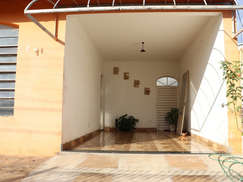 Casa à venda Vila Furlan com 250m² e 3 quartos por R$ 260.000 - 336398990-img-5059.JPG