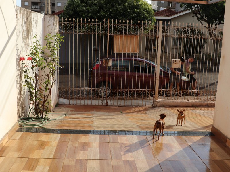 Casa à venda Vila Furlan com 250m² e 3 quartos por R$ 260.000 - 53476035-img-5099.JPG