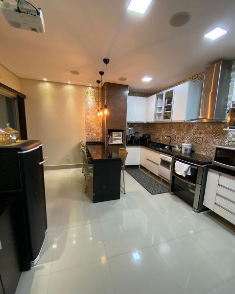 Casa de condomínio à venda Santa Cruz com 190m² e 4 quartos por R$ 810.000 - 2080029768-7a754697-639a-4555-918e-12b38190e6a1.jpeg