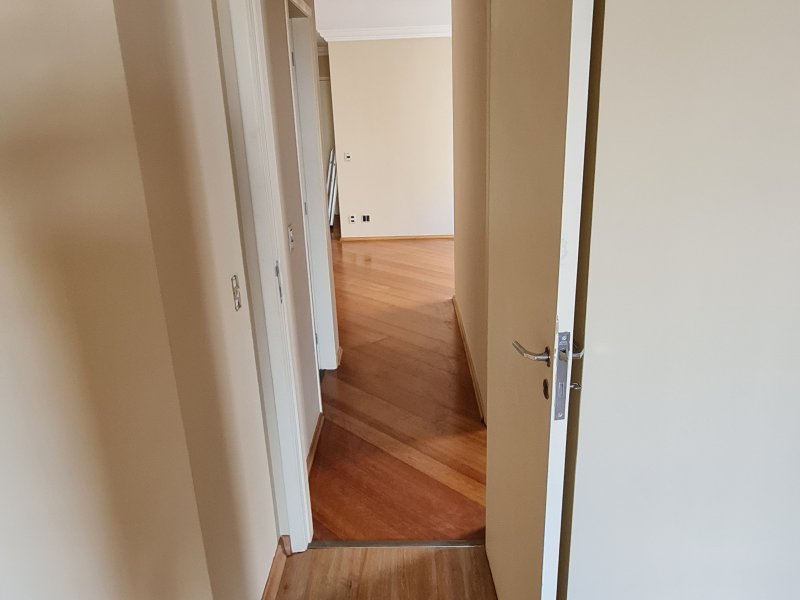 Apartamento à venda Alto de Pinheiros com 57m² e 2 quartos por R$ 670.000 - 1127166332-corredor.jpg
