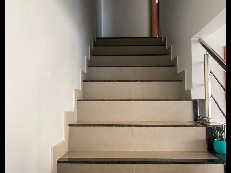 Casa à venda Centro com 344m² e 5 quartos por R$ 1.300.000 - 142303436-escada-externa.jpeg