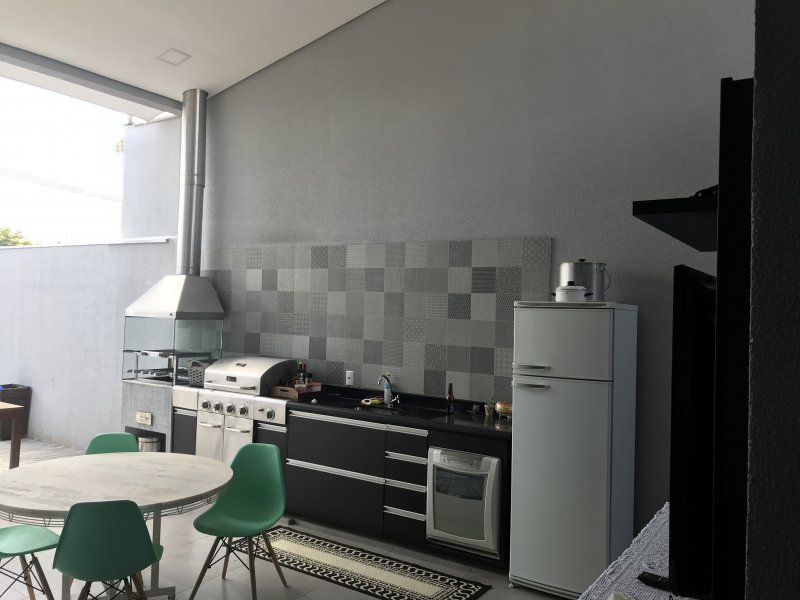 Casa de condomínio à venda Vila Haro com 190m² e 3 quartos por R$ 900.000 - 2111456188-ebe042a6-aabb-46f9-9d4e-dcf705824829.jpeg