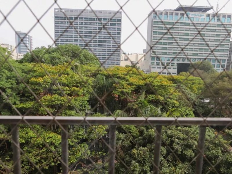 Apartamento à venda Bela Vista com 105m² e 4 quartos por R$ 800.000 - 1620922662-vista-janela-sala.jpg