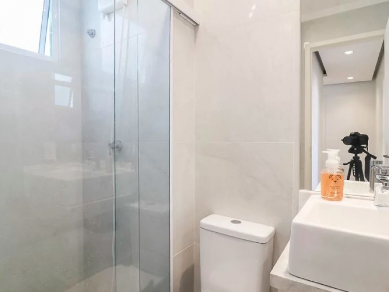Apartamento à venda Padroeira com 55m² e 2 quartos por R$ 300.000 - 365795233-banheiro-1.png