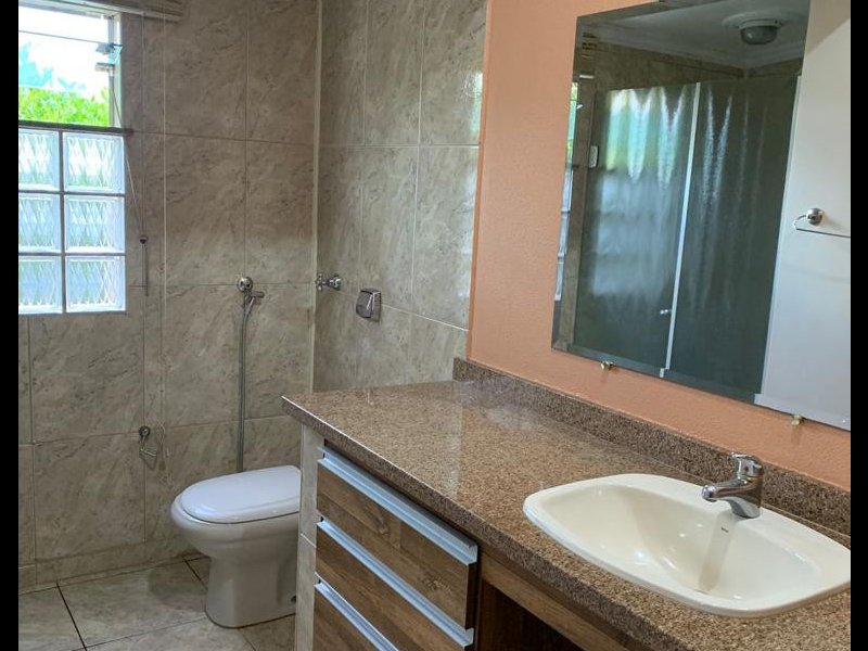 Casa de condomínio à venda Portal do Sabiá com 440m² e 5 quartos por R$ 1.499.999 - 648906859-banheiro-2-i.jpeg