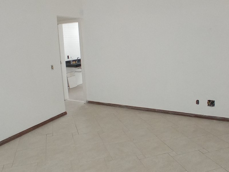 Apartamento à venda Gutierrez com 210m² e 4 quartos por R$ 1.030.000 - 493463538-sala-de-jantar-com-conexao-a-cozinha-e-corredor-para-quartos.jpg