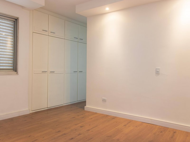 Apartamento à venda Juvevê com 145m² e 4 quartos por R$ 780.000 - 1057120091-quarta-closet.jpg