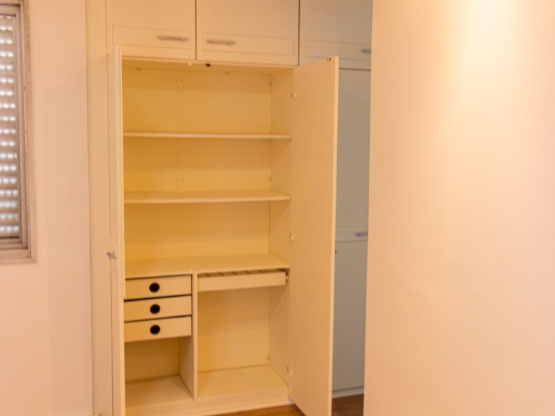 Apartamento à venda Juvevê com 145m² e 4 quartos por R$ 780.000 - 1413964019-quarto-closet-4.jpg