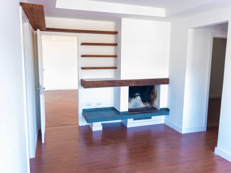 Apartamento à venda Juvevê com 145m² e 4 quartos por R$ 780.000 - 1824259947-sala-com-lareira.jpg