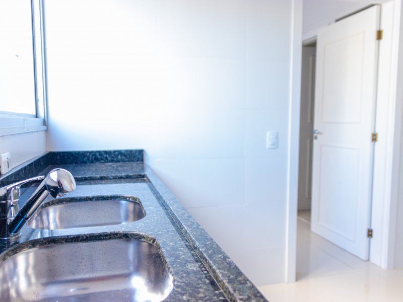 Apartamento à venda Juvevê com 145m² e 4 quartos por R$ 780.000 - 2020309938-cozinha-1.jpg