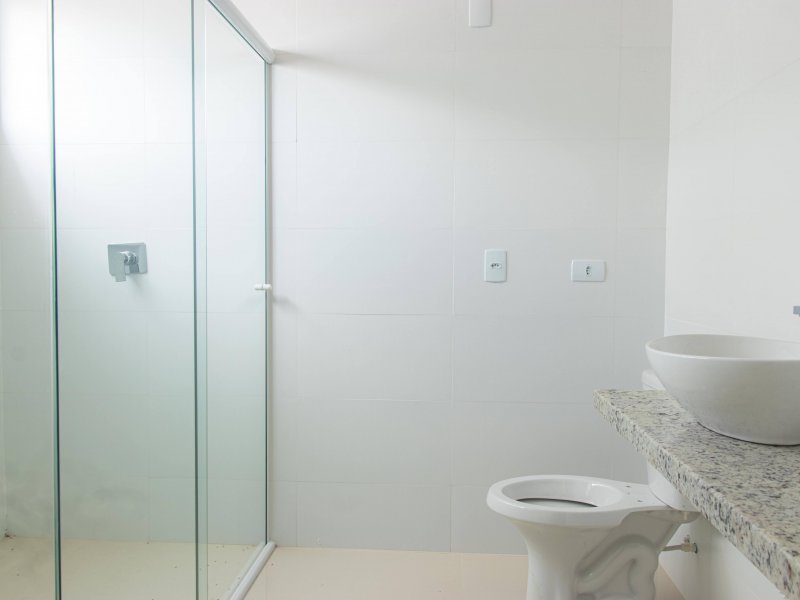 Apartamento à venda Juvevê com 145m² e 4 quartos por R$ 780.000 - 2021208167-wc-suite.jpg