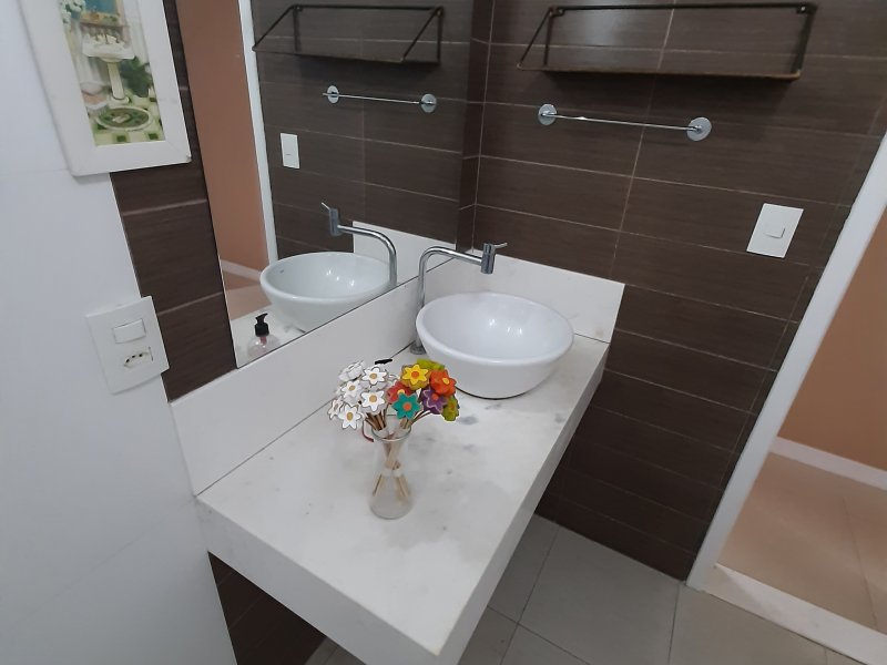 Casa à venda Paraíso com 300m² e 4 quartos por R$ 849.900 - 810843656-banheiro-social-2.jpg