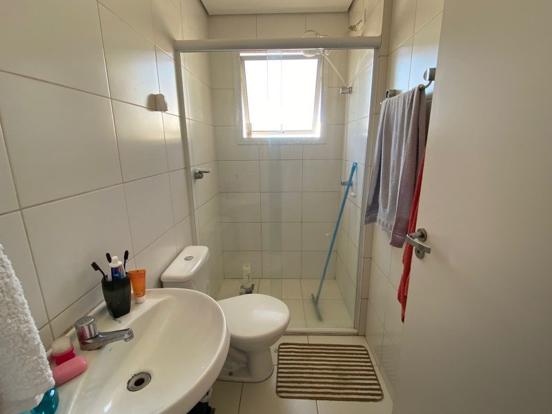 Apartamento à venda Cariobinha com 47m² e 2 quartos por R$ 225.000 - 1929292409-banheiro-02.jpeg