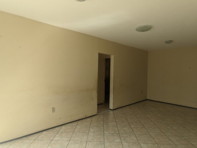 Casa à venda Cidade dos Funcionários com 310m² e 3 quartos por R$ 550.000 - 1067658025-imovel001-3-sala-foto04.jpg