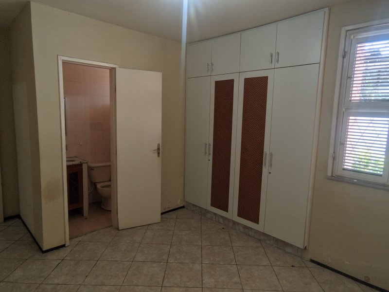 Casa à venda Cidade dos Funcionários com 310m² e 3 quartos por R$ 550.000 - 1409274800-imovel001-5-quartos-terreo-foto04.jpg