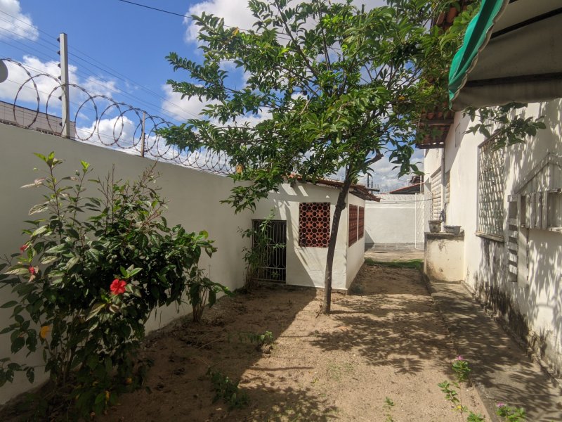 Casa à venda Cidade dos Funcionários com 310m² e 3 quartos por R$ 550.000 - 1650283725-imovel001-9-area-externa-foto05.jpg