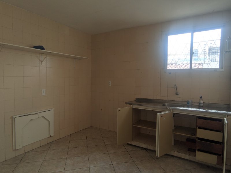 Casa à venda Cidade dos Funcionários com 310m² e 3 quartos por R$ 550.000 - 497706754-imovel001-7-cozinha-foto02.jpg