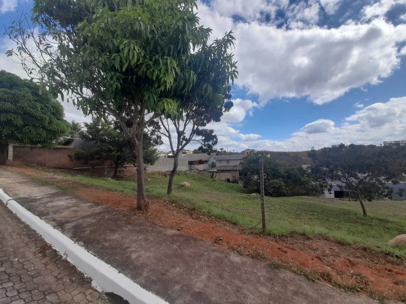 Terreno à venda Centro com 727m² e 1 quarto por R$ 440.000 - 972469124-20220605-125541.jpg