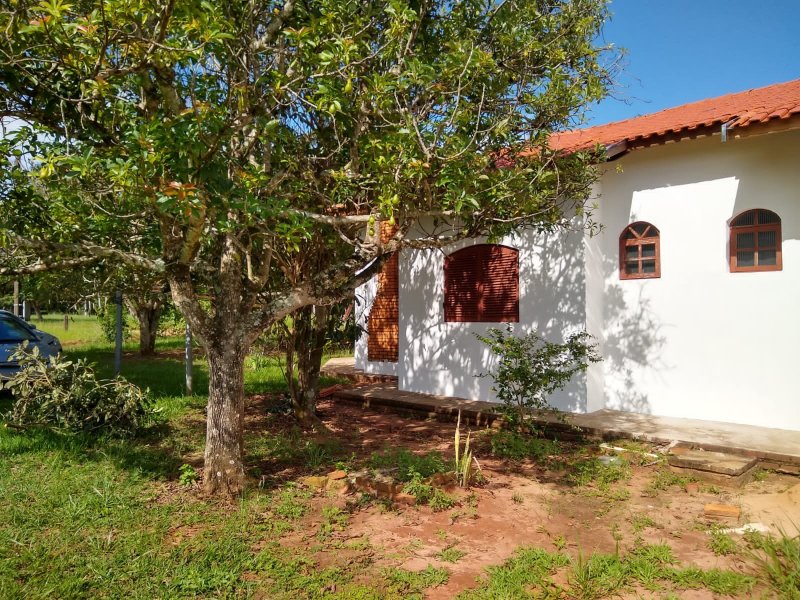 Casa de condomínio à venda Centro com 143m² e 3 quartos por R$ 400.000 - 1432760665-jardim-lateral-com-abacateiro.jpeg