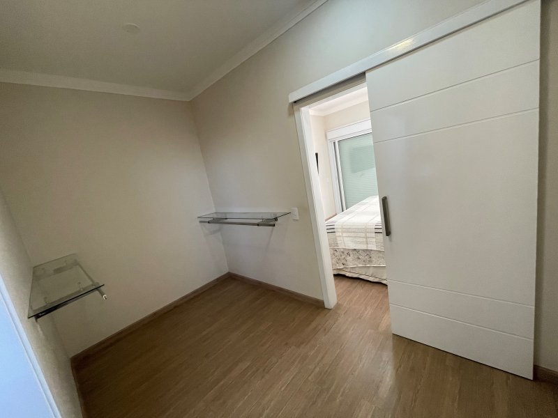 Casa de condomínio à venda Village Limeira com 300m² e 3 quartos por R$ 18.000 - 1424064130-closet-canto-4.jpg