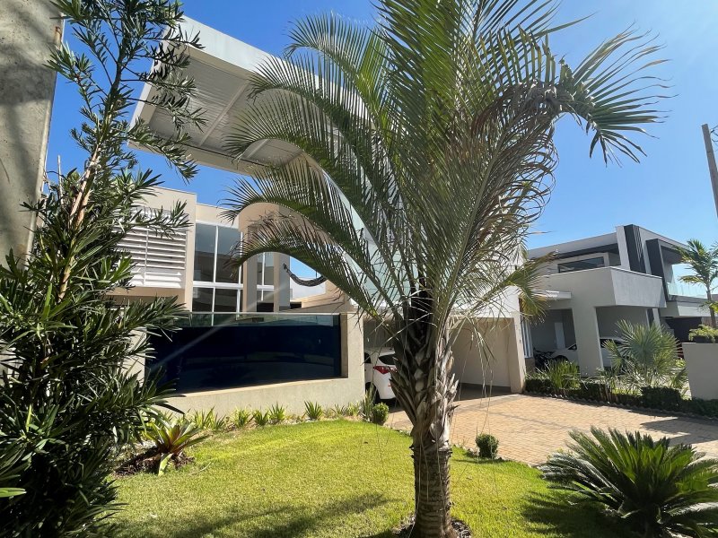 Casa de condomínio à venda Village Limeira com 300m² e 3 quartos por R$ 18.000 - 1440696232-fachada2.jpg