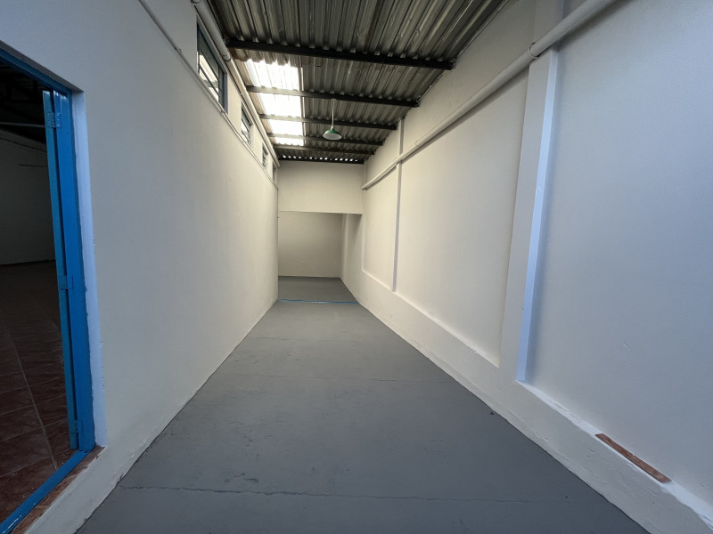 Comercial à venda Jardim Jussara com 190m² e 1 quarto por R$ 390.000 - 1031973022-img-2598.JPG