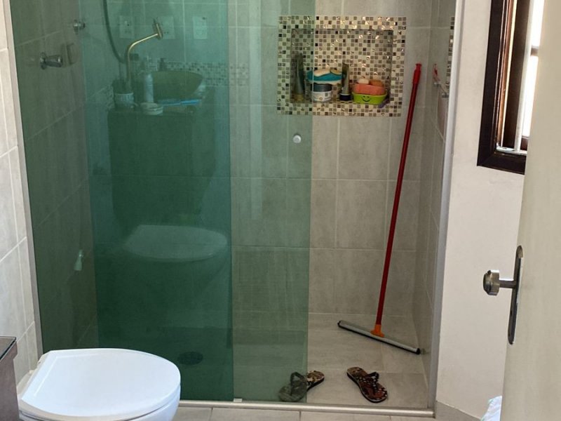 Casa de condomínio à venda Parque Assunção com 126m² e 3 quartos por R$ 680.000 - 803466037-banheiro-suite.jpeg