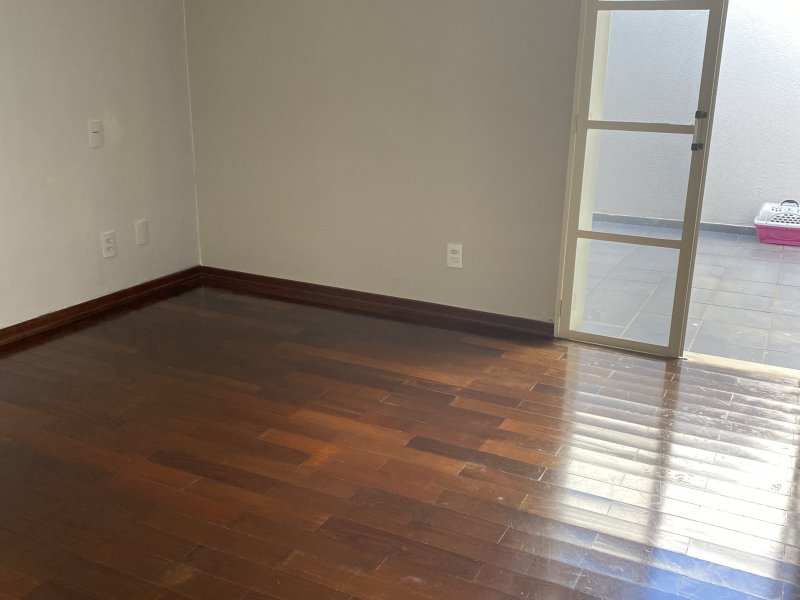 Casa à venda centro com 240m² e 3 quartos por R$ 550.000 - 1243409324-89678cb3-552f-4dc8-859f-0f73c2658e0a.jpeg