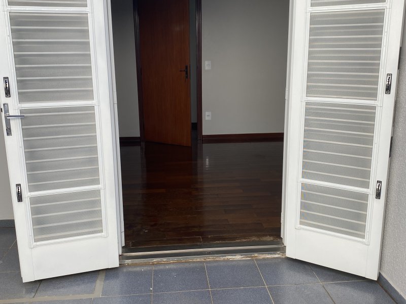 Casa à venda centro com 240m² e 3 quartos por R$ 550.000 - 172365753-65fdaf5f-e265-41ca-985a-f69254687a5a.jpeg