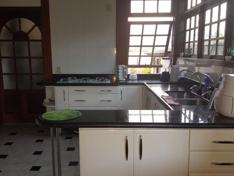 Casa à venda Boqueirão com 510m² e 4 quartos por R$ 855.000 - 1184460520-21-cozinha.jpeg