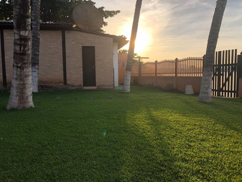 Casa à venda Boqueirão com 510m² e 4 quartos por R$ 855.000 - 1303481-16-fundos-banheiro-e-lavanderia.jpeg