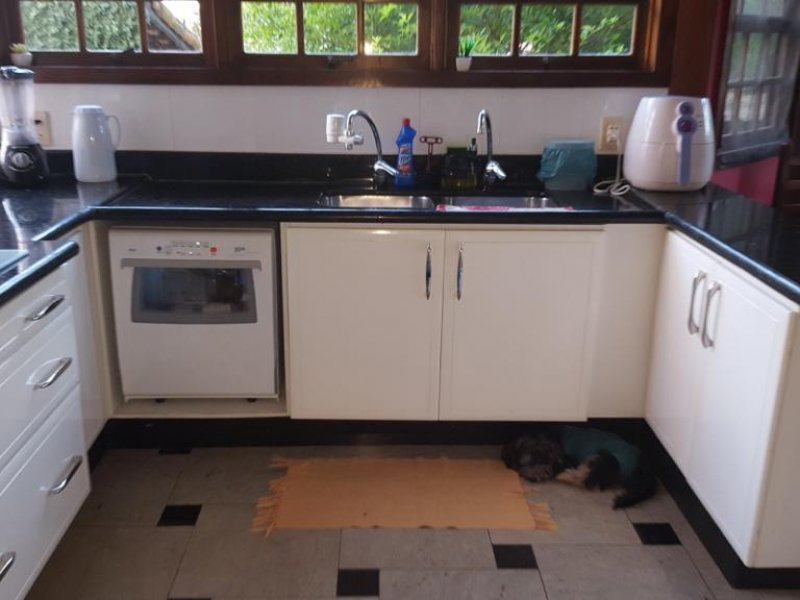 Casa à venda Boqueirão com 510m² e 4 quartos por R$ 855.000 - 820499242-23-cozinha.jpeg