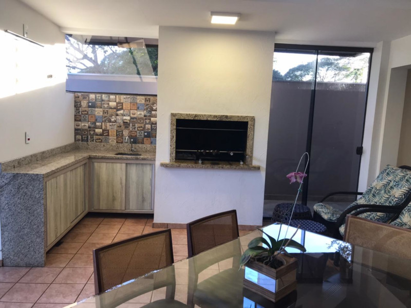 Casa à venda Jardim Lancaster com 234m² e 3 quartos por R$ 1.350.000 - chrrasqueira.jpeg