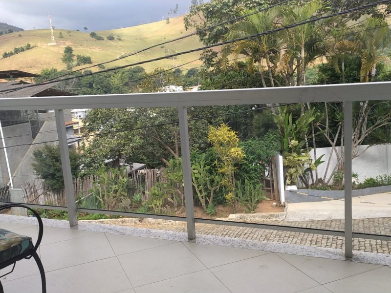 Casa à venda Centro com 342m² e 3 quartos por R$ 720.000 - 1750902599-varanda-vista-da-rua.jpg