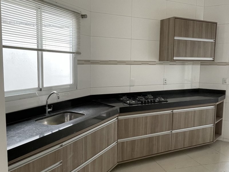 Casa à venda Centro com 127m² e 2 quartos por R$ 298.000 - 1205946542-21301fc8-1ce8-4b74-b91e-5ac00c132b2d.jpeg