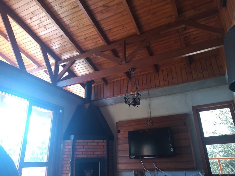 Sítio à venda Centro com 20000m² e 1 quarto por R$ 1.770.000 - 1768785245-sala-madeira-teto.jpg