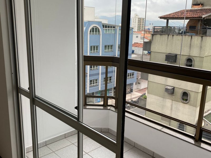 Apartamento para alugar Centro com 82m² e 2 quartos por R$ 3.200 - 1406933890-sacada.jpeg