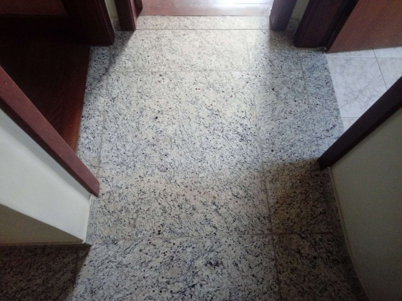 Apartamento à venda Santa Branca com 124m² e 3 quartos por R$ 500.000 - 368164899-10-piso-hall-de-entrada-dos-quartos-banheiro-social.jpg